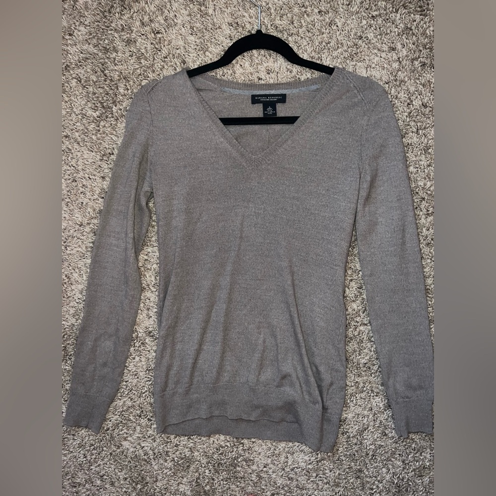 Banana Republic Light Gray Tan Merino Wool V-Neck Sweater Small Gap Nordstroms